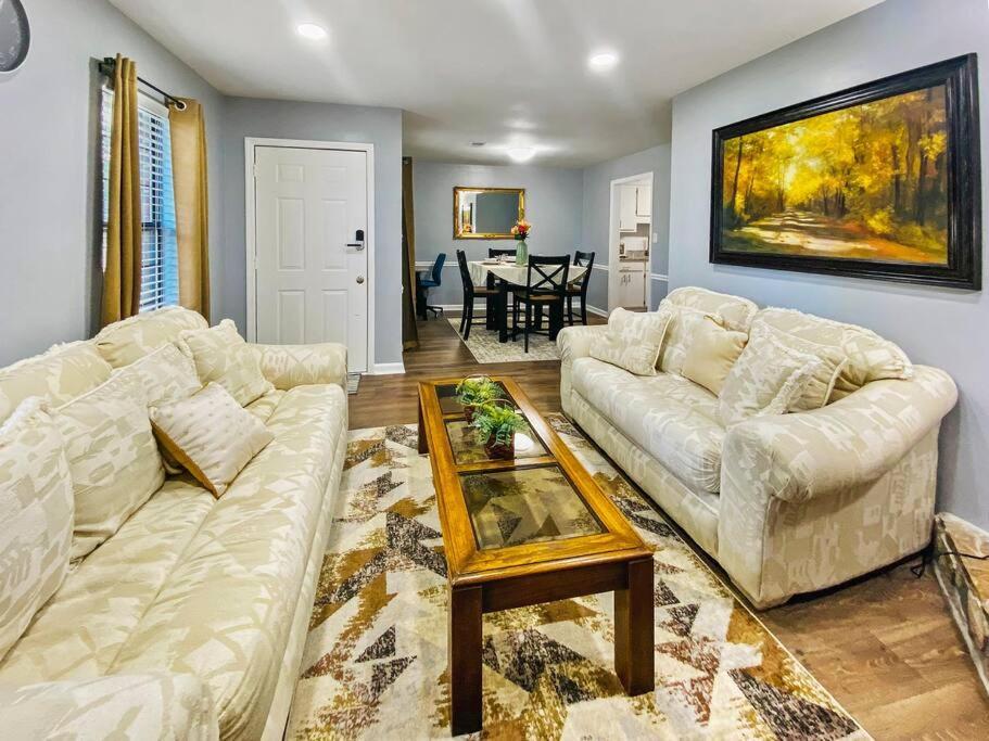 New! Luxe With Big Backyard 10 Mi To Augusta Evans