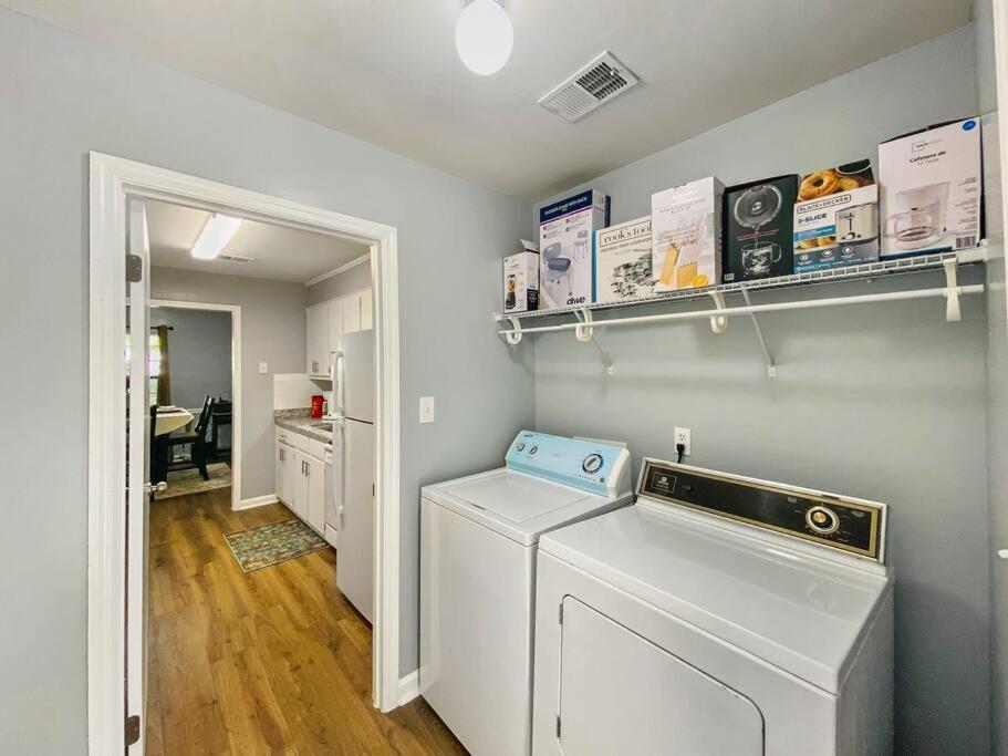 New! Luxe With Big Backyard 10 Mi To Augusta Ferienhaus
